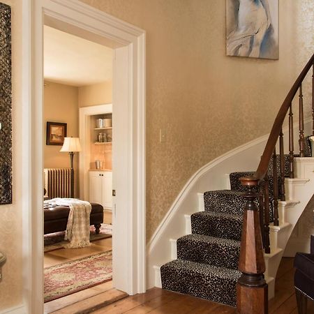 Gothic Eves Inn And Spa Bed And Breakfast Trumansburg Esterno foto