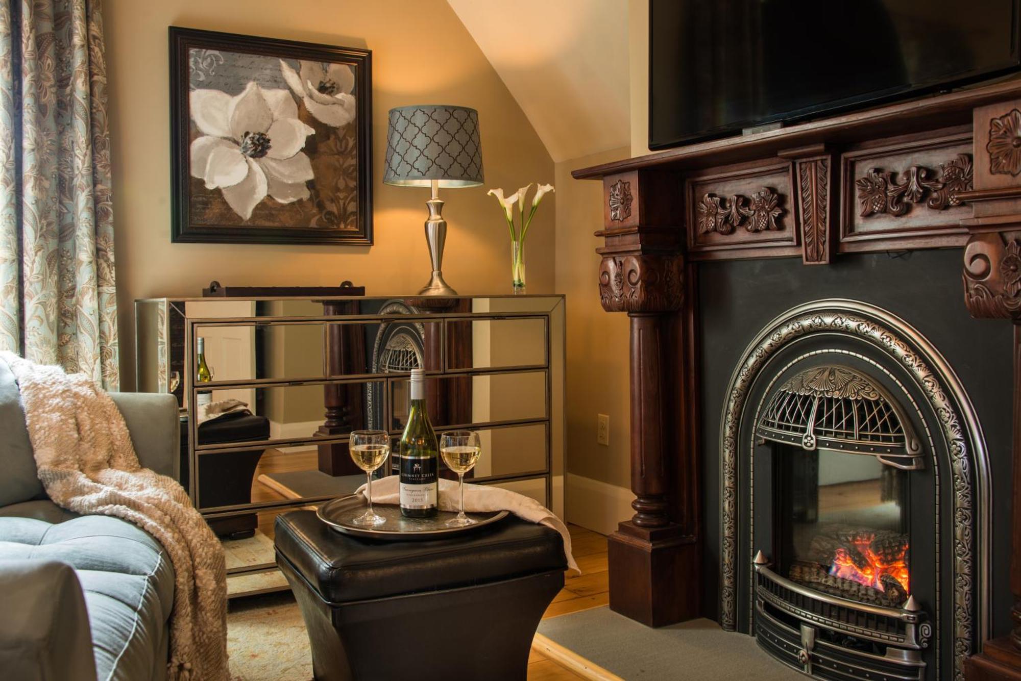 Gothic Eves Inn And Spa Bed And Breakfast Trumansburg Esterno foto