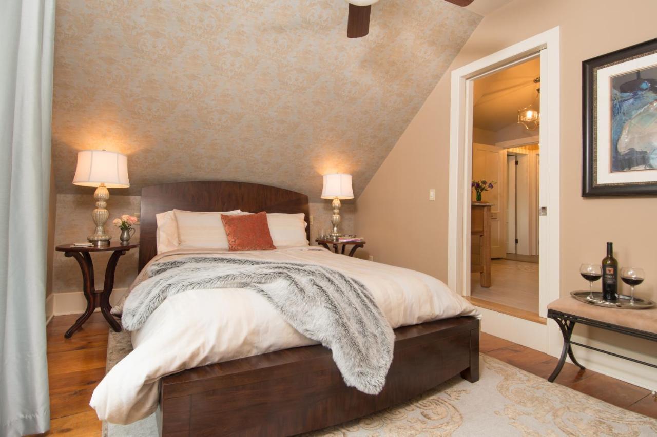 Gothic Eves Inn And Spa Bed And Breakfast Trumansburg Esterno foto