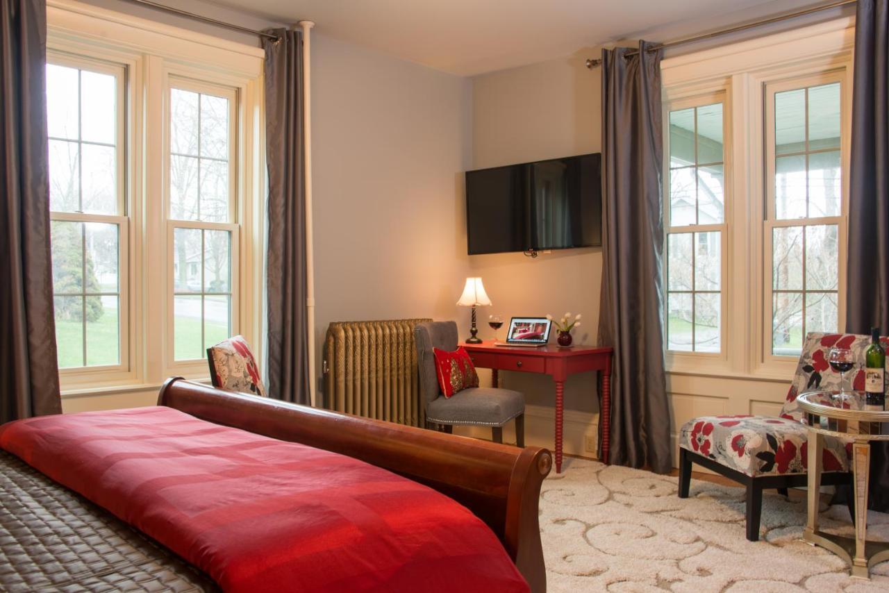 Gothic Eves Inn And Spa Bed And Breakfast Trumansburg Esterno foto