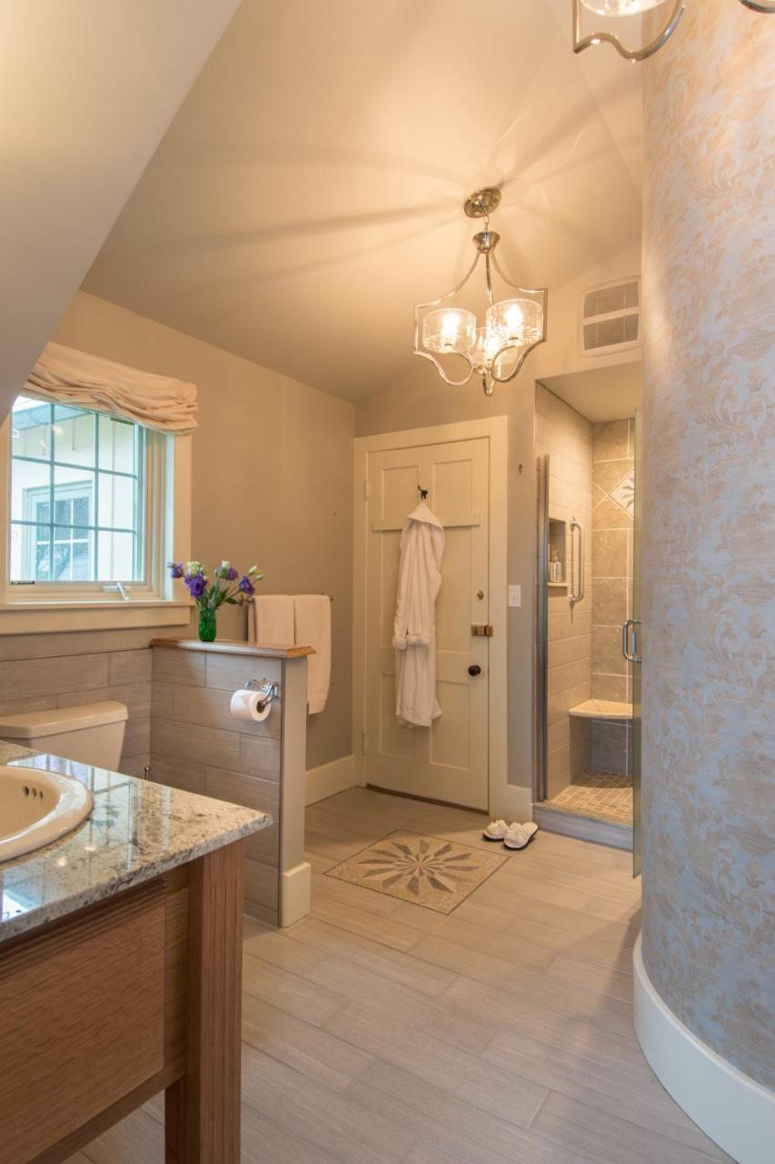 Gothic Eves Inn And Spa Bed And Breakfast Trumansburg Esterno foto