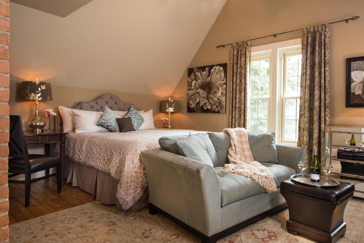Gothic Eves Inn And Spa Bed And Breakfast Trumansburg Esterno foto