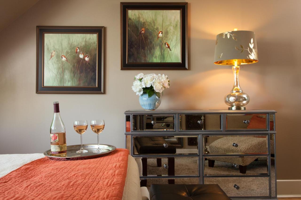 Gothic Eves Inn And Spa Bed And Breakfast Trumansburg Esterno foto