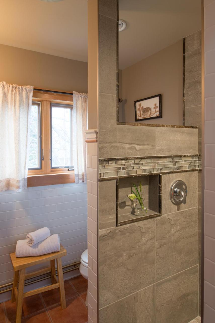 Gothic Eves Inn And Spa Bed And Breakfast Trumansburg Esterno foto
