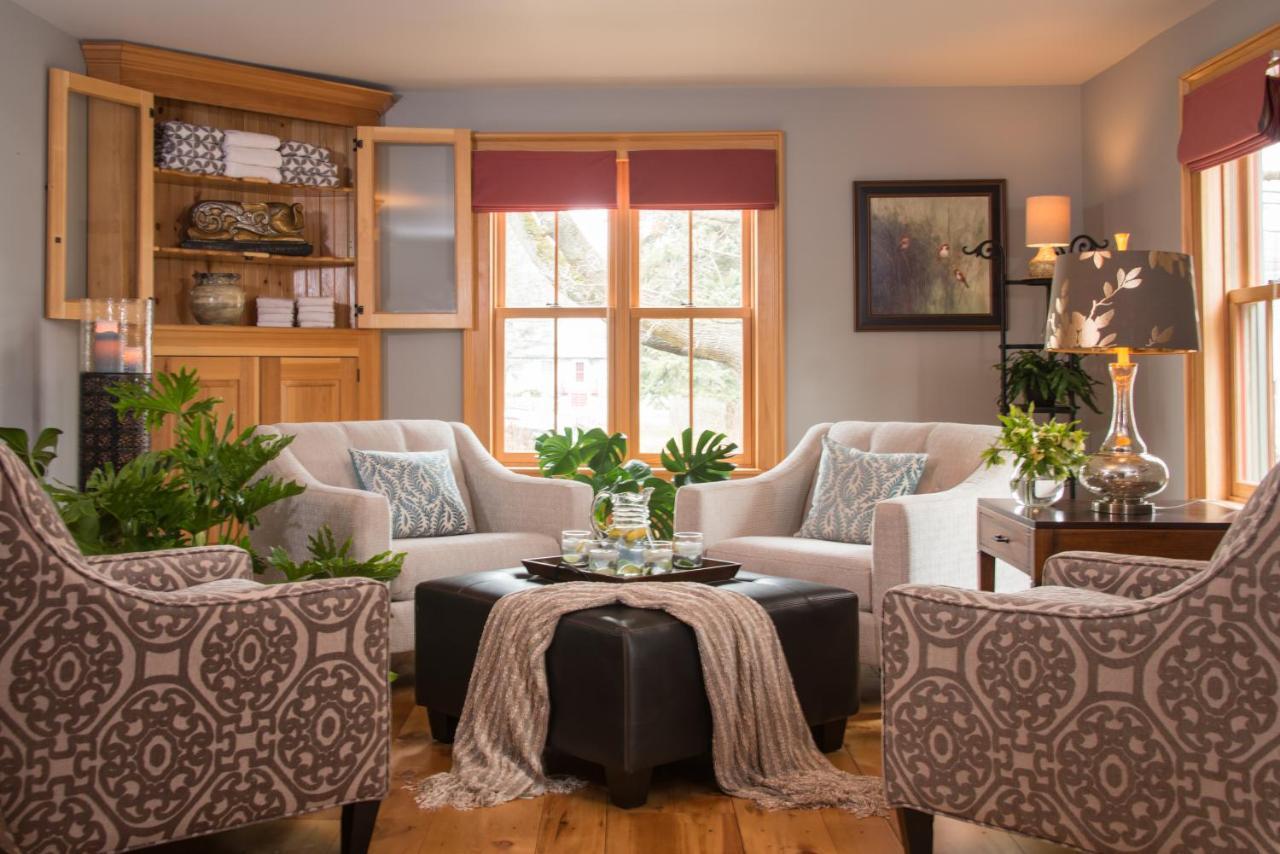 Gothic Eves Inn And Spa Bed And Breakfast Trumansburg Esterno foto